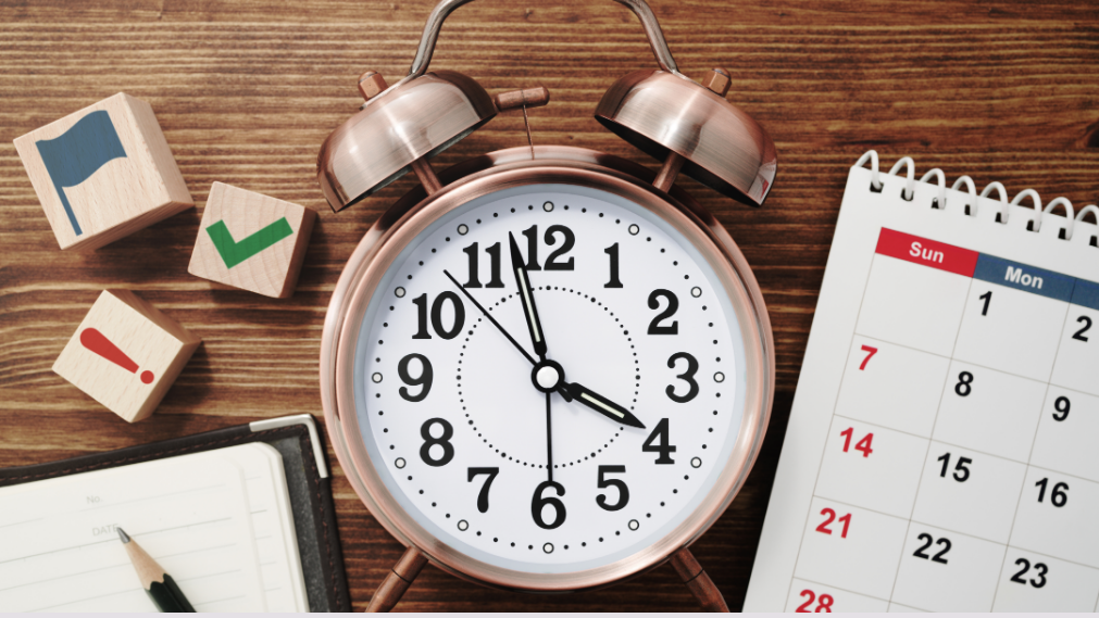 Wecker und Kalender